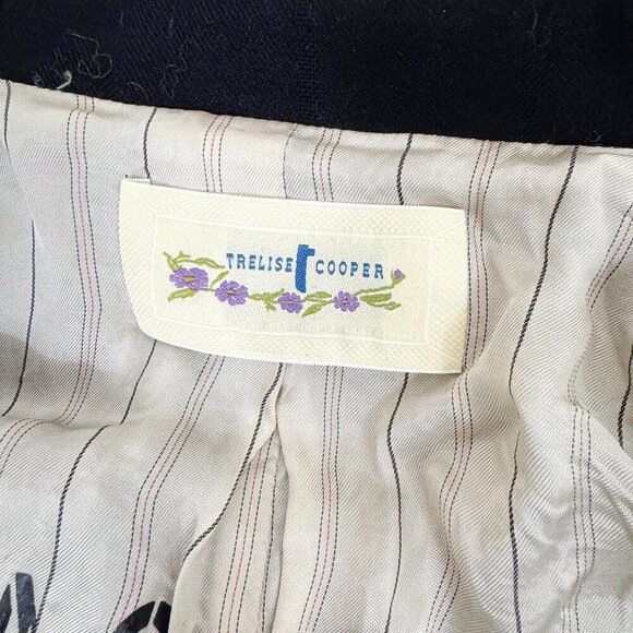 TRELISE COOPER FULL WOOL BLACK BLAZER WITH RUFFLE AND BUTTON TOP - Picture 7 of 10